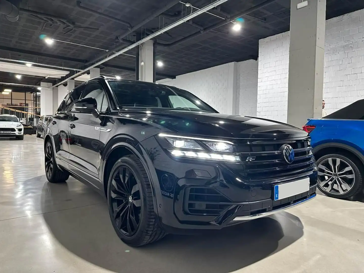 Volkswagen Touareg 3.0TDI V6 R-Line Tiptronic 4Motion 210kW Zwart - 1