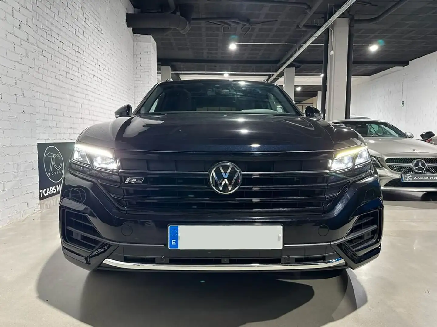 Volkswagen Touareg 3.0TDI V6 R-Line Tiptronic 4Motion 210kW Zwart - 2