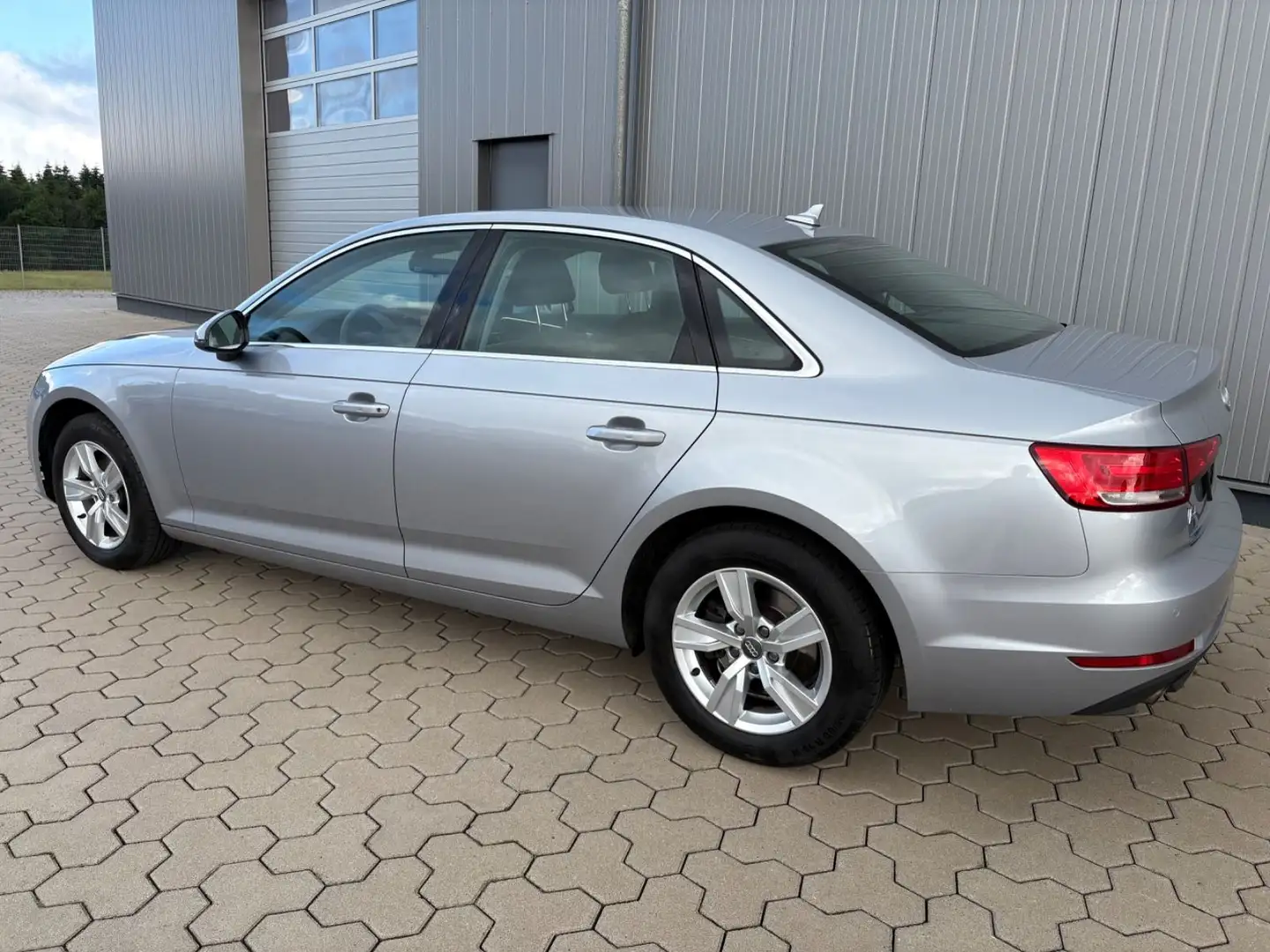 Audi A4 Lim., Navi, WKR, PPS Zilver - 2