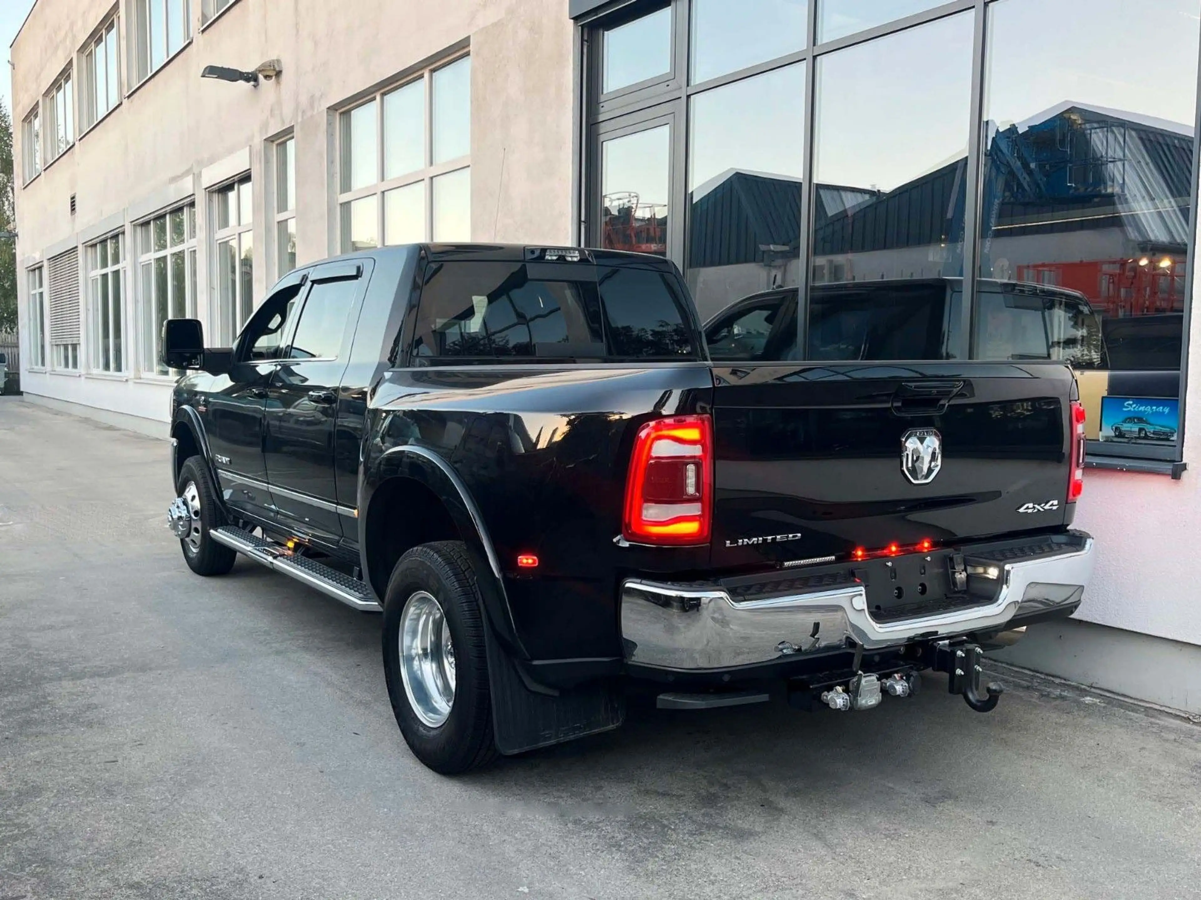 Dodge RAM 3500 Dually Mega Cab Limited 6.7 TD HO — photo 4