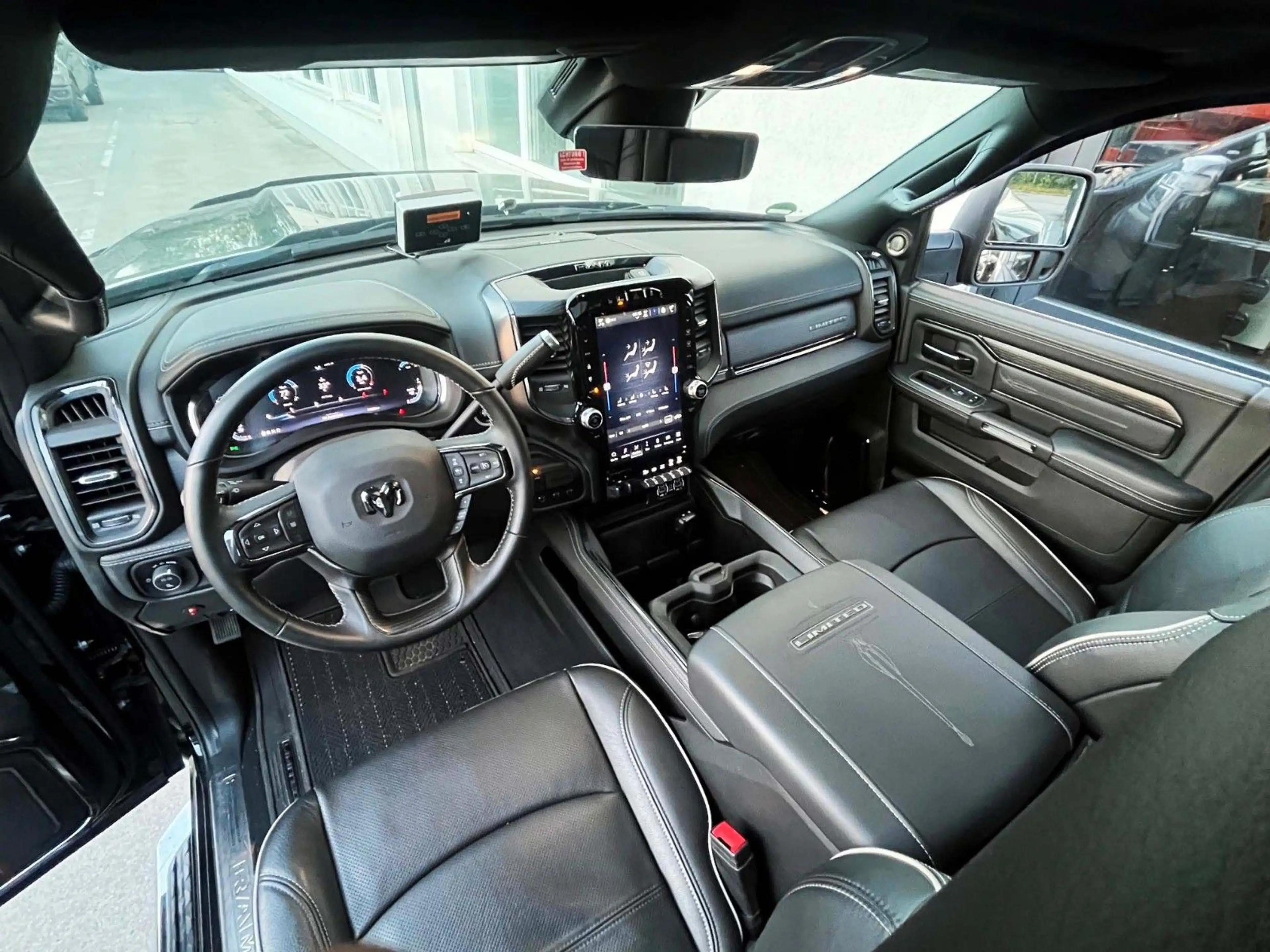 Dodge RAM 3500 Dually Mega Cab Limited 6.7 TD HO — photo 11