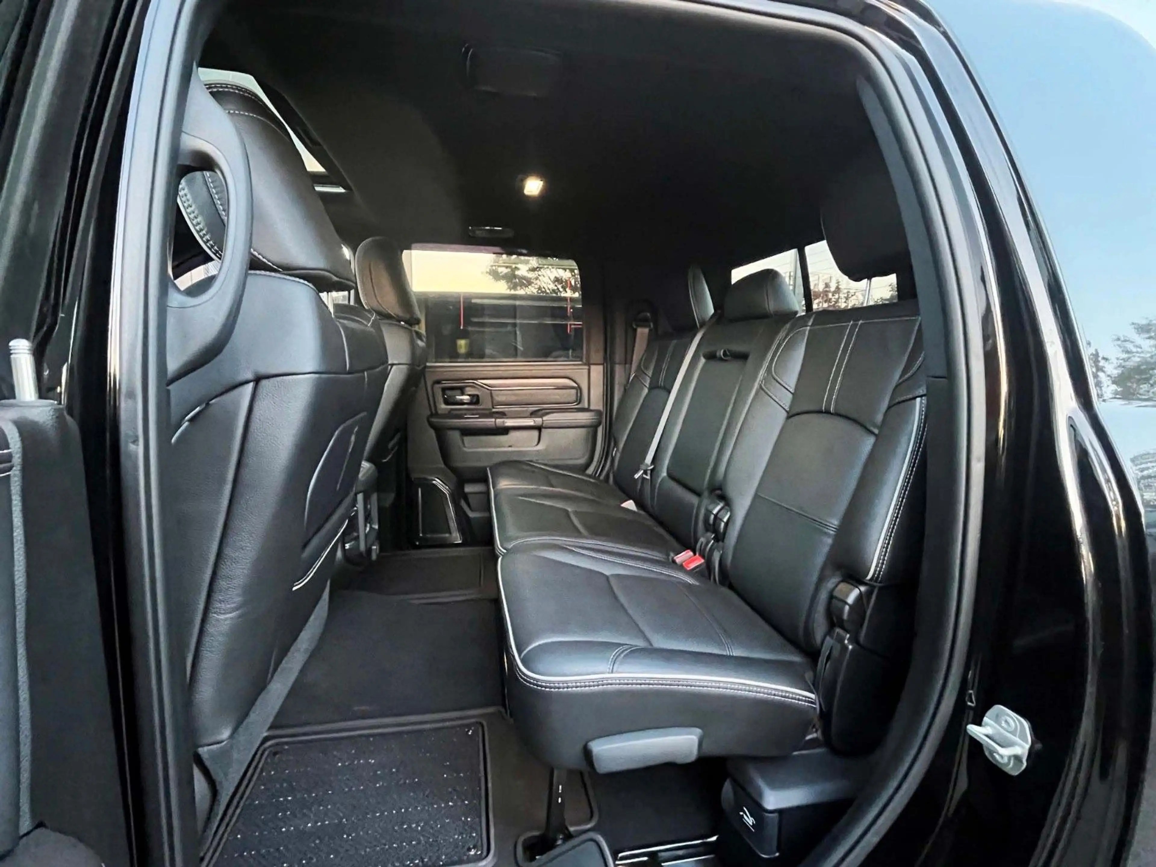 Dodge RAM 3500 Dually Mega Cab Limited 6.7 TD HO — photo 13