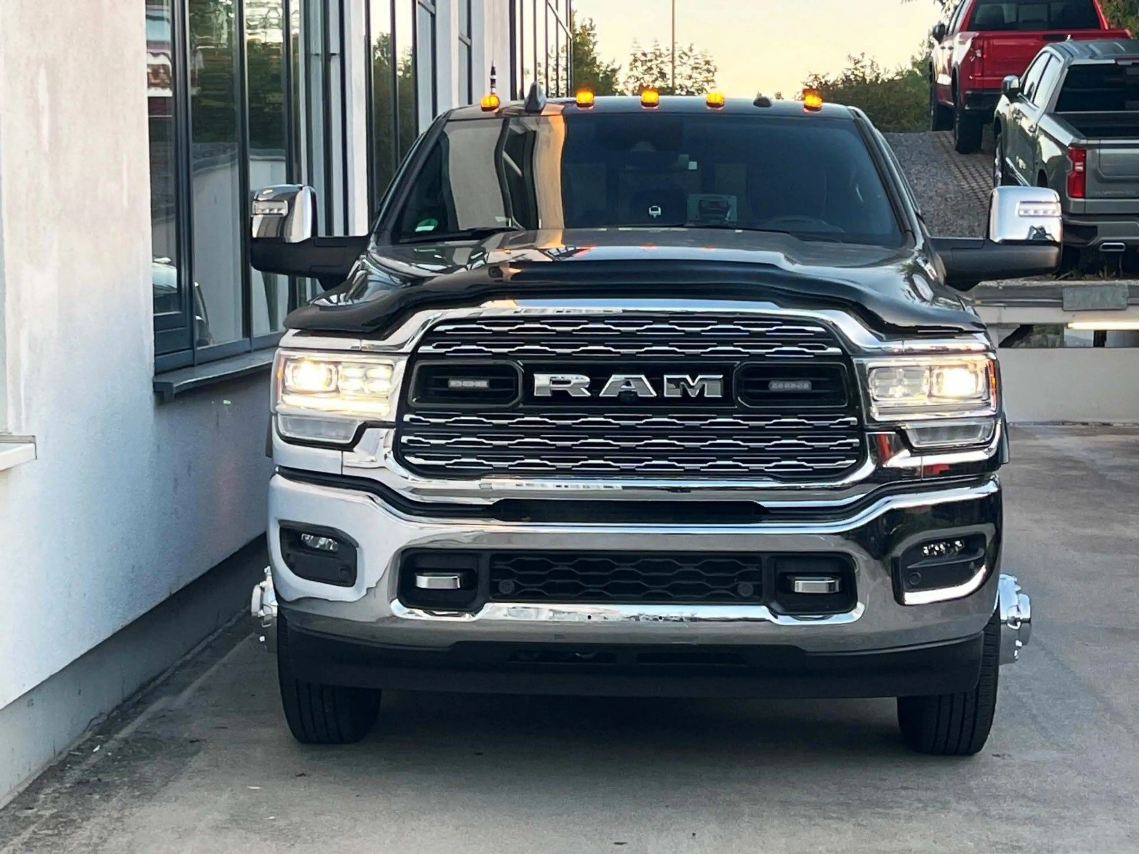 Dodge RAM 3500 Dually Mega Cab Limited 6.7 TD HO — photo 2