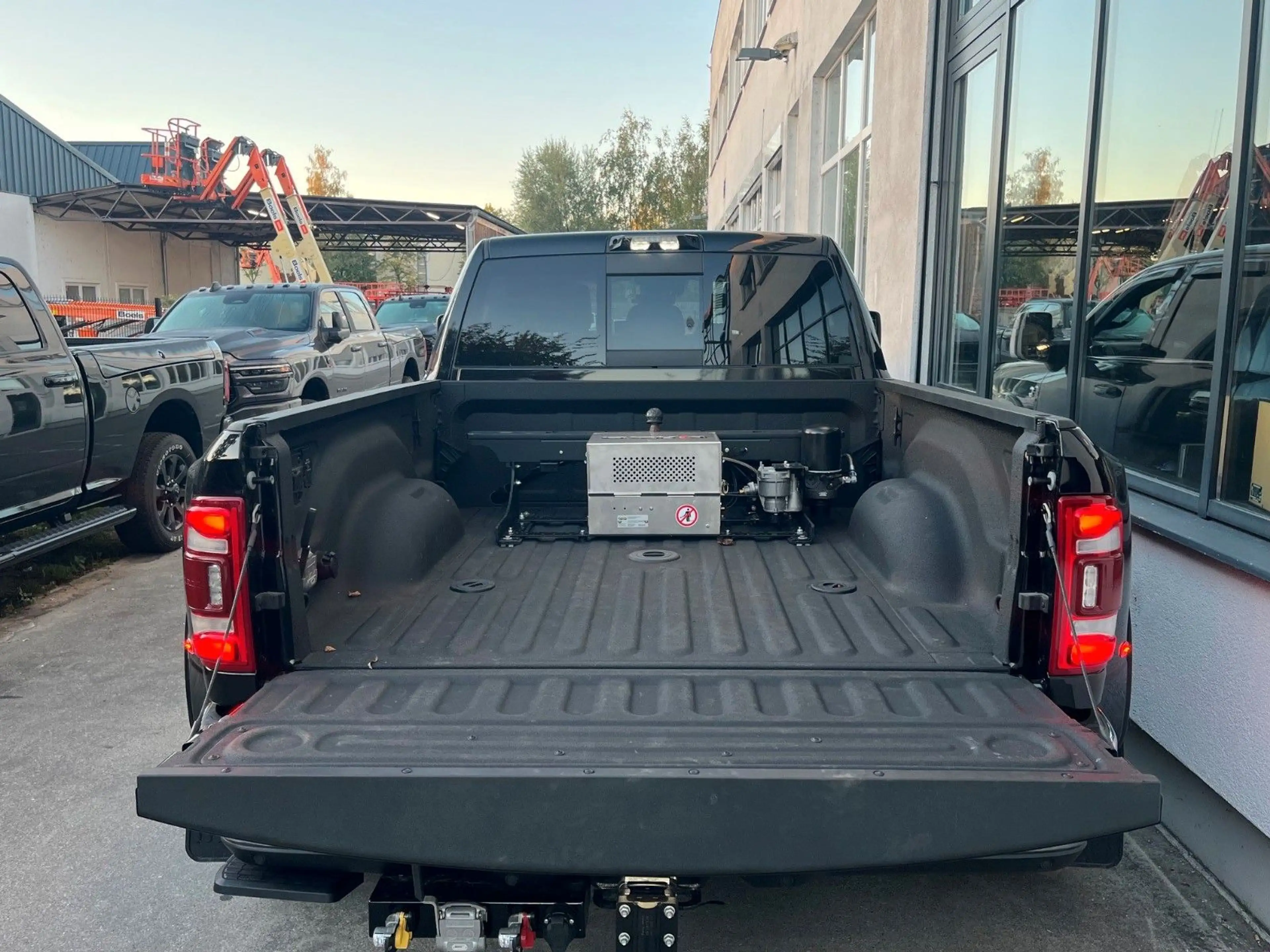Dodge RAM 3500 Dually Mega Cab Limited 6.7 TD HO — photo 8