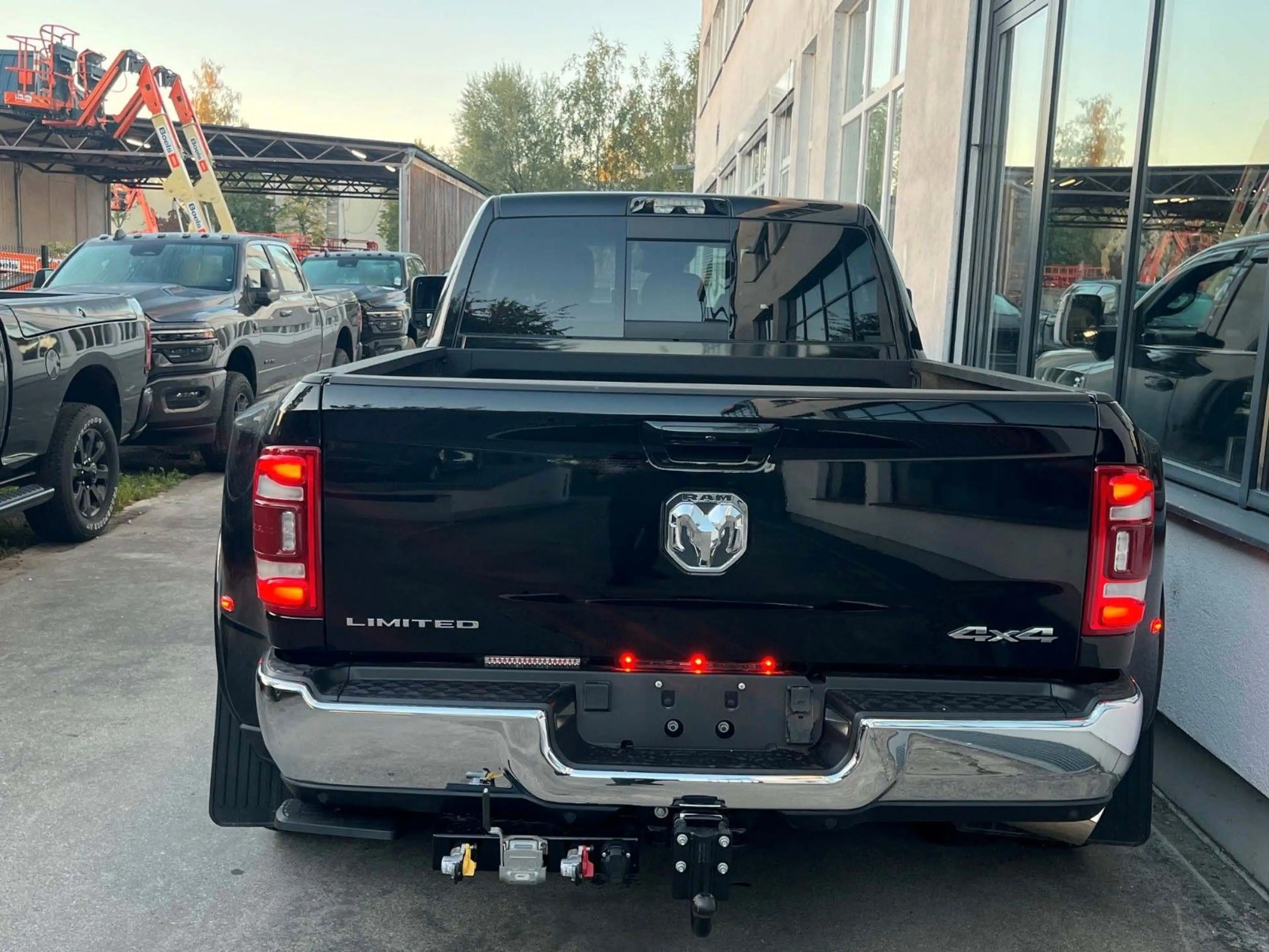 Dodge RAM 3500 Dually Mega Cab Limited 6.7 TD HO — photo 6