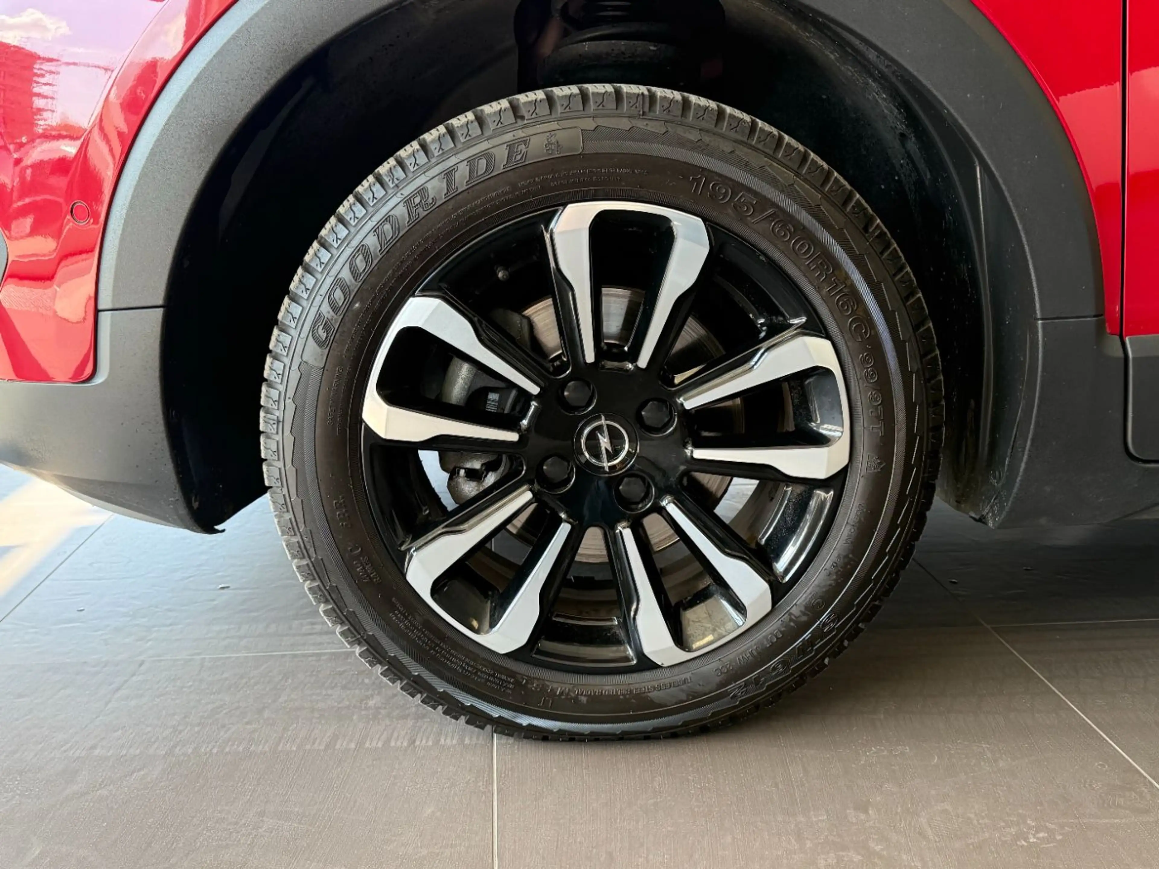 Opel Crossland 1.2 Turbo Elegance — photo 11