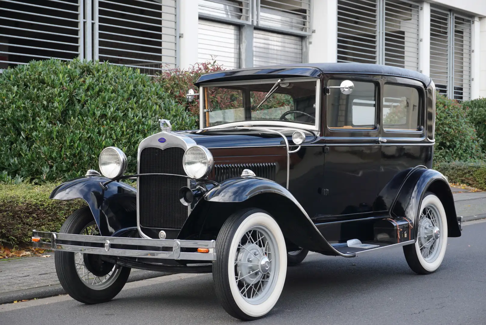 Oldtimer Ford Model A Tudor Zwart - 1