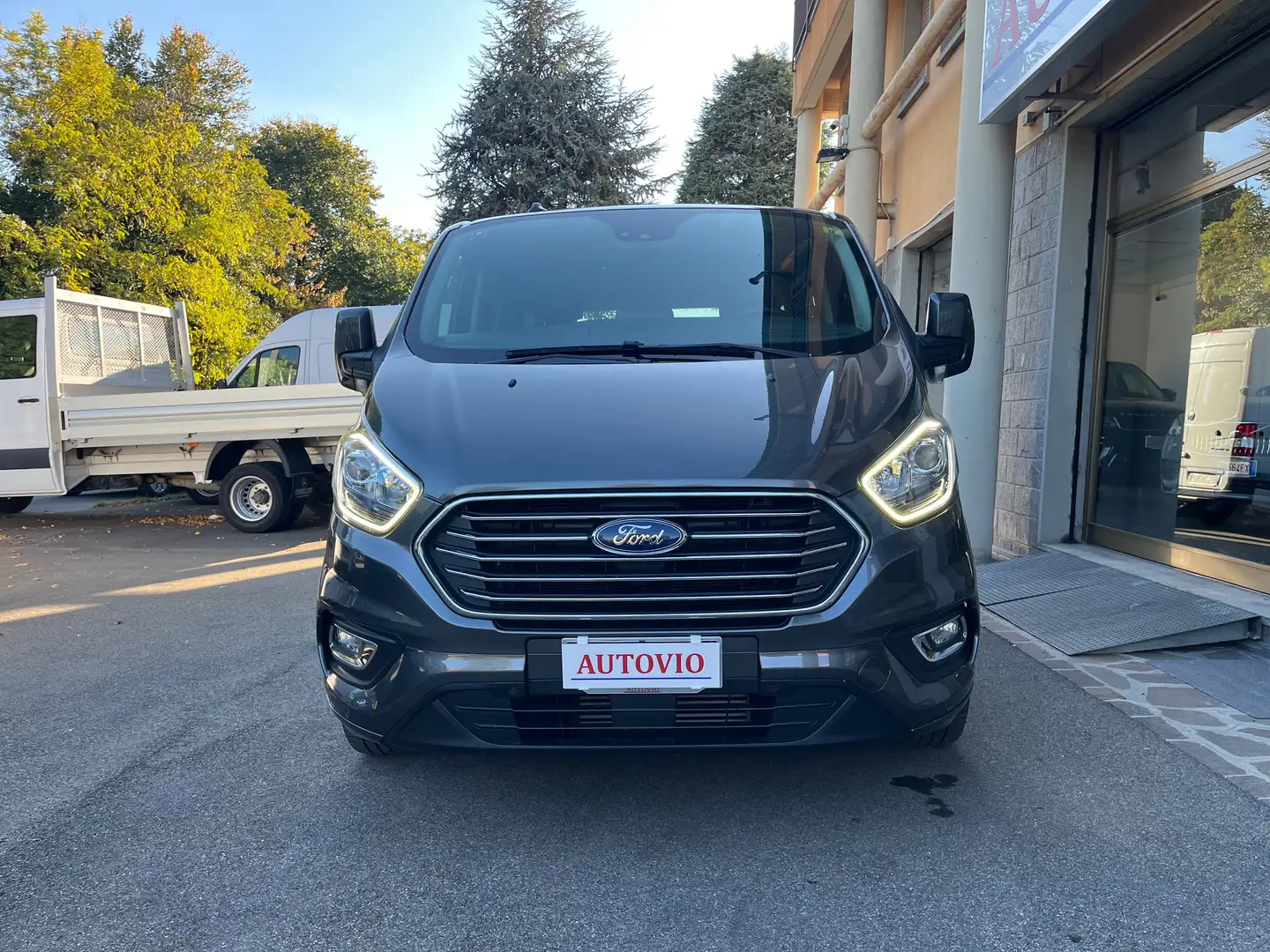 Ford Tourneo Custom 2.0Tdci 130cv TITANIUM 8-posti NO IVA Gris - 2