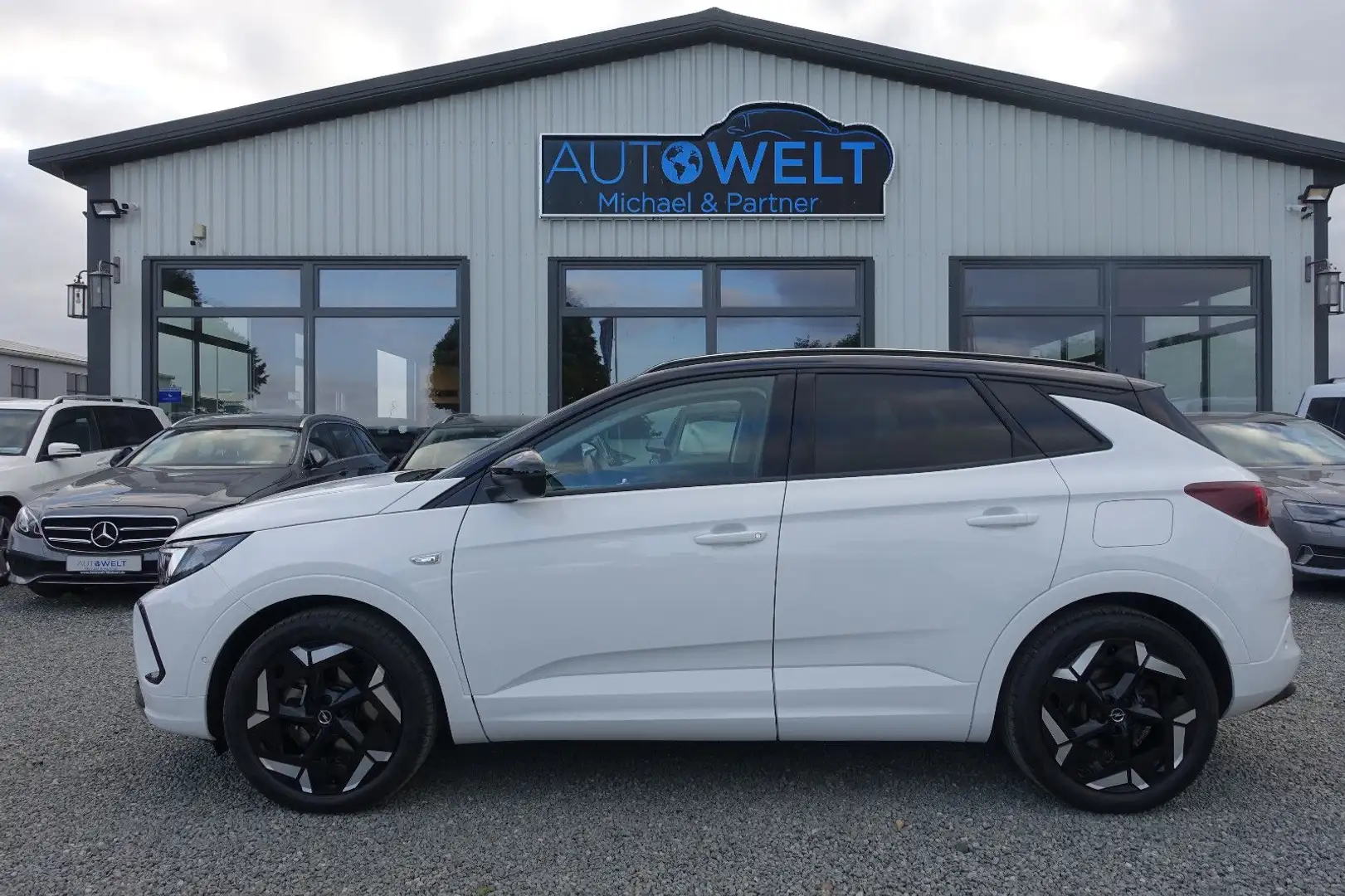 Opel Grandland X Grandland 1.6T Hybrid GSe Aut.AWD LED 360 APP 19 Weiß - 1