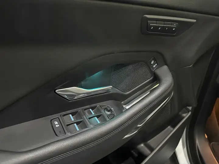 Jaguar E-Pace E-PACE AWD /Apple CarPlay /MEMORY / Standheizung – Foto 20