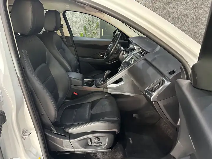 Jaguar E-Pace E-PACE AWD /Apple CarPlay /MEMORY / Standheizung – Foto 7