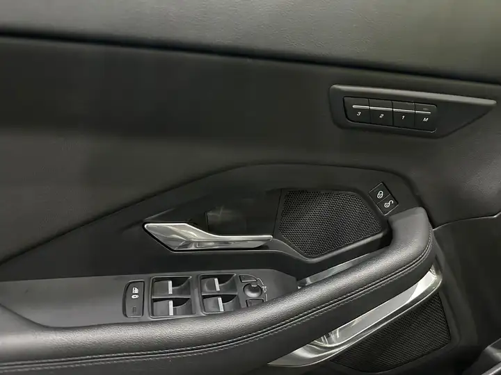Jaguar E-Pace E-PACE AWD /Apple CarPlay /MEMORY / Standheizung – Foto 27