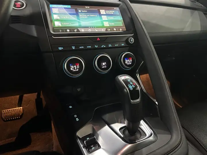 Jaguar E-Pace E-PACE AWD /Apple CarPlay /MEMORY / Standheizung – Foto 22