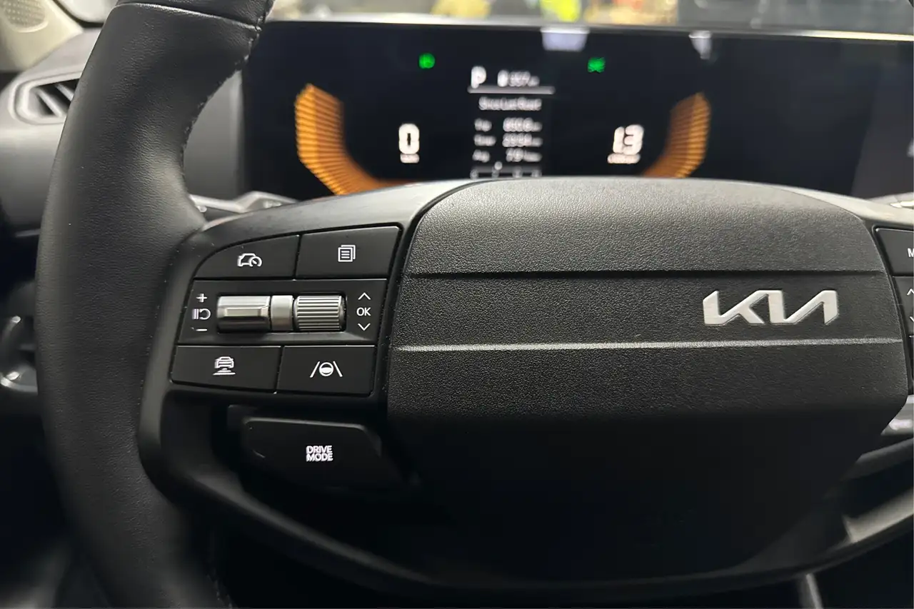 Kia K4 снимка Kia K4