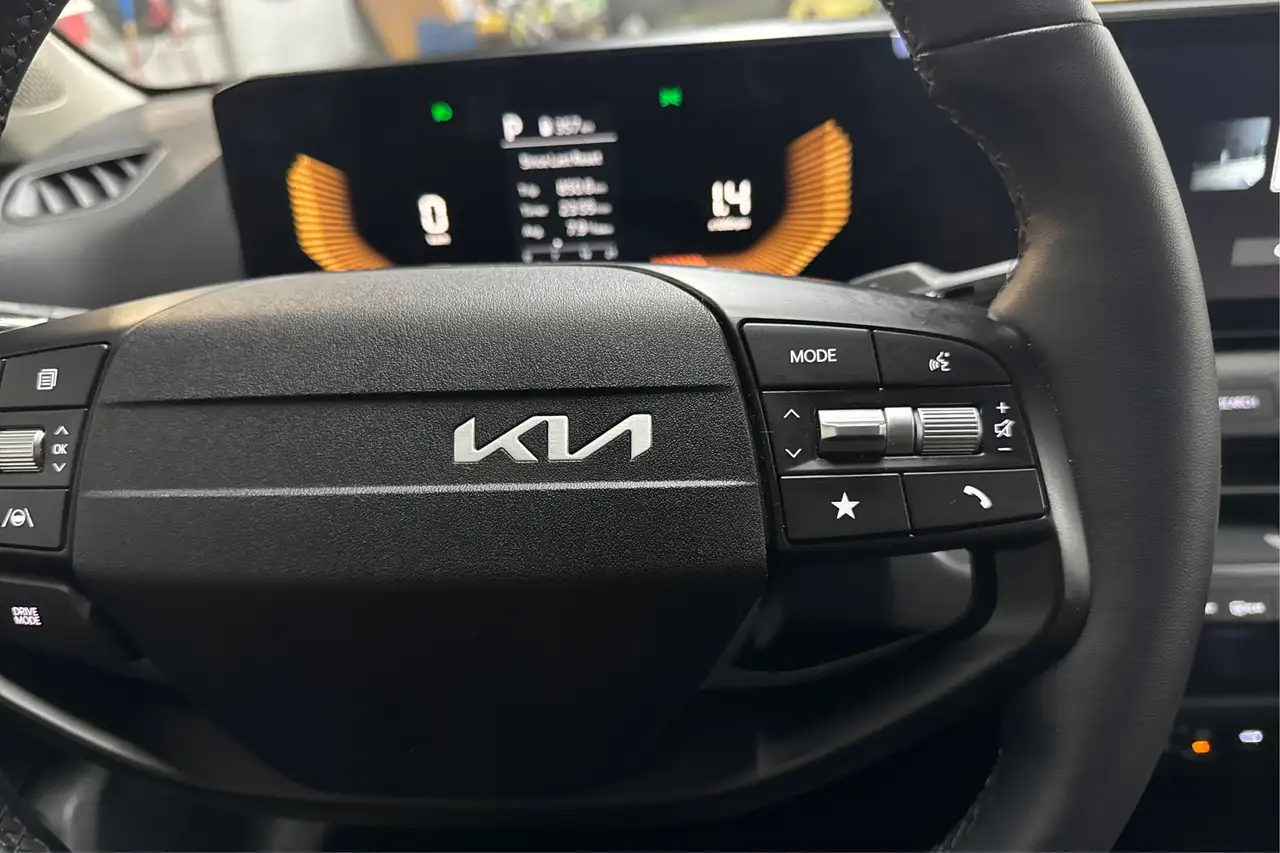 Kia K4 снимка Kia K4