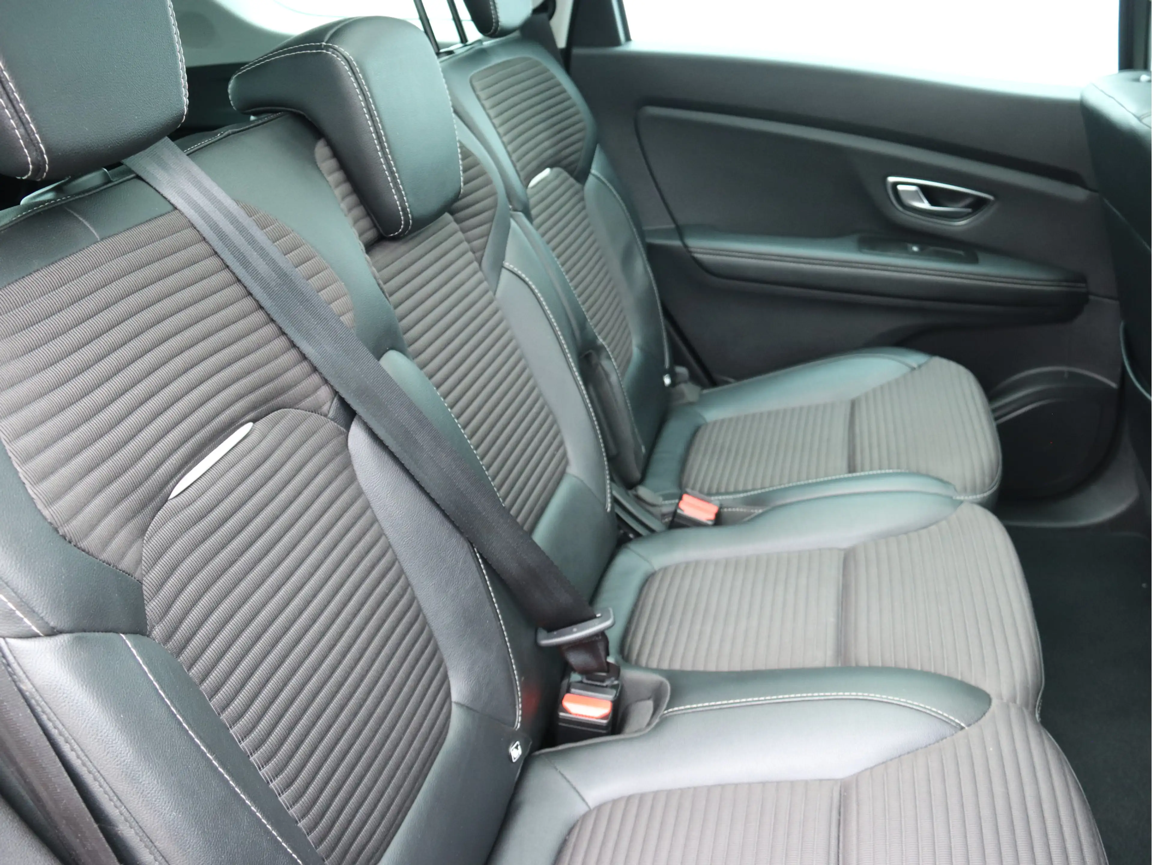 Renault Grand Scenic 1.3 TCe Intens PANO / NAVI / CRUISE / ECC — photo 7