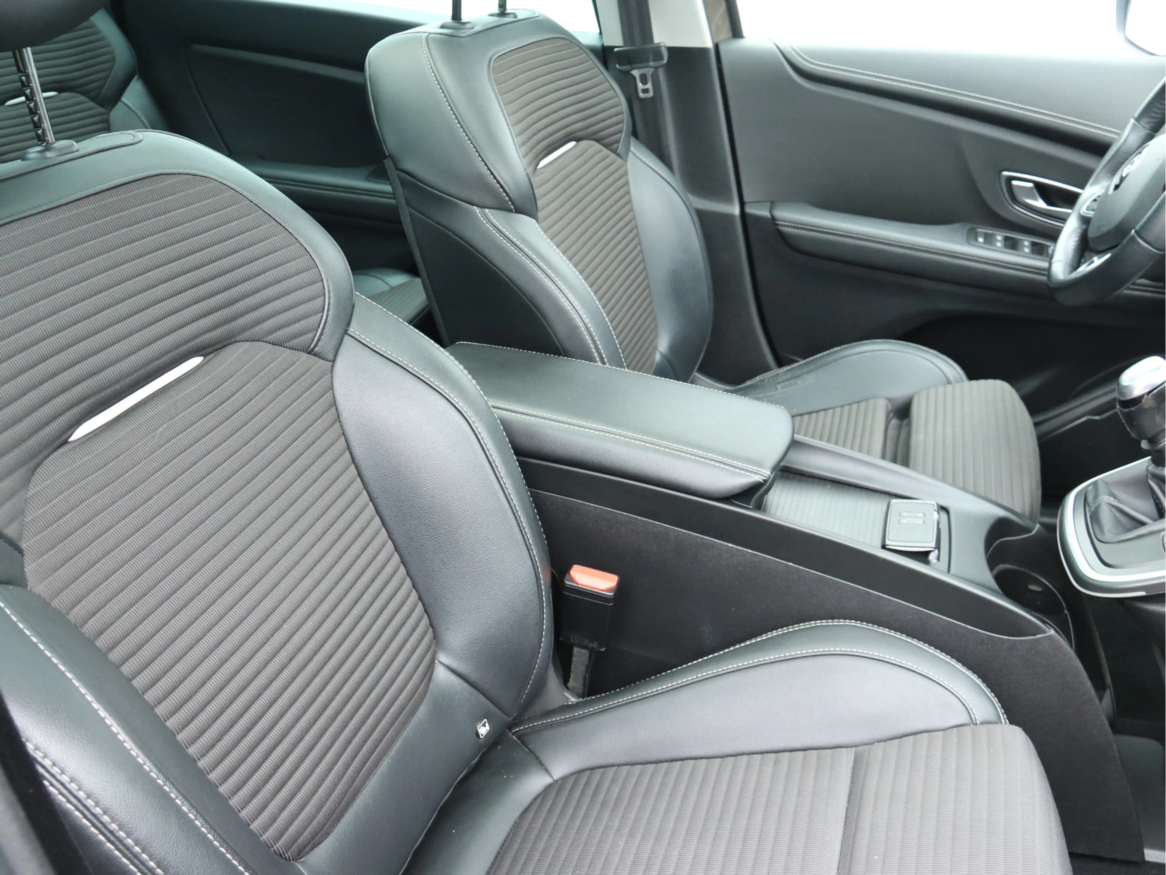 Renault Grand Scenic 1.3 TCe Intens PANO / NAVI / CRUISE / ECC — photo 6