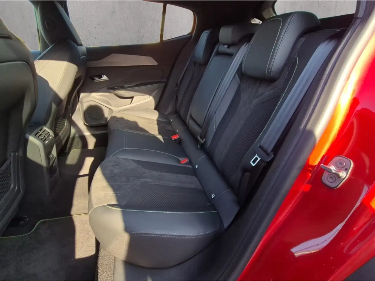 Peugeot 408 GT PT 130 EAT8 El. Pano 360 Kamera FOCAL LED Navi 8