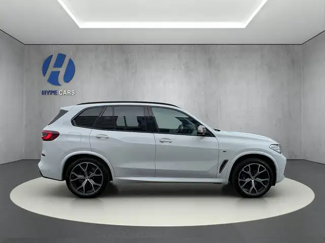 BMW X5 M view 7
