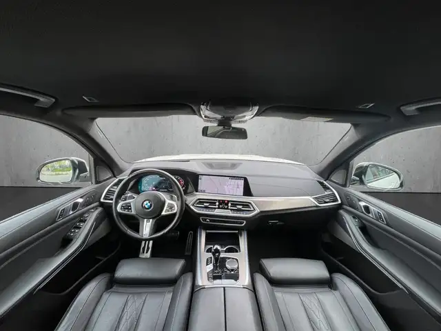 BMW X5 M view 15