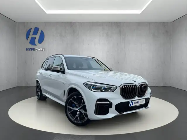 BMW X5 M view 3