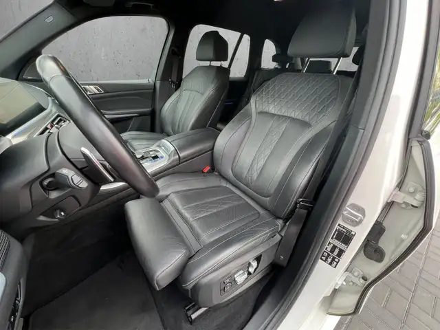 BMW X5 M view 11