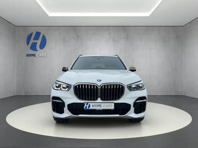 BMW X5 M view 2