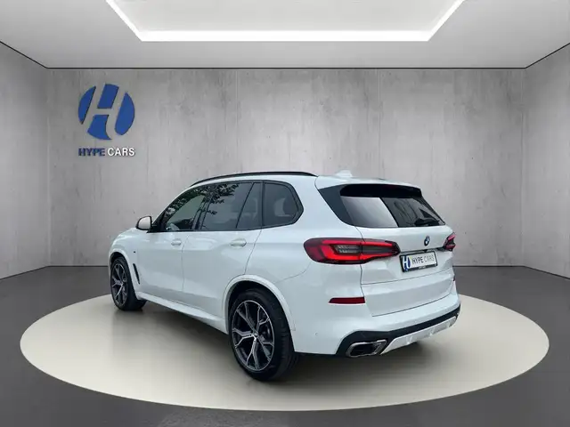 BMW X5 M view 5