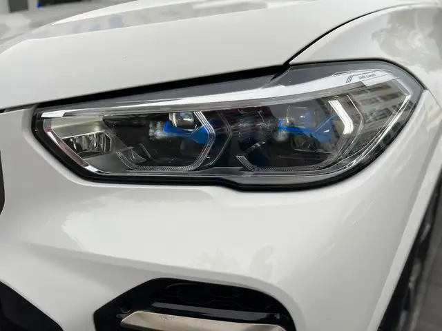 BMW X5 M view 9