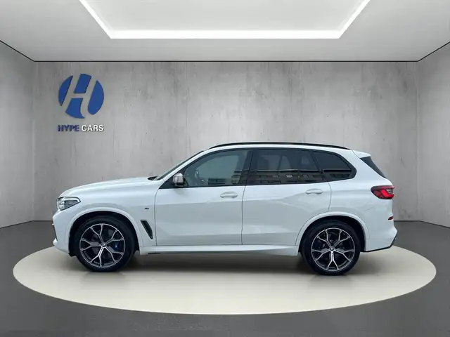BMW X5 M view 6