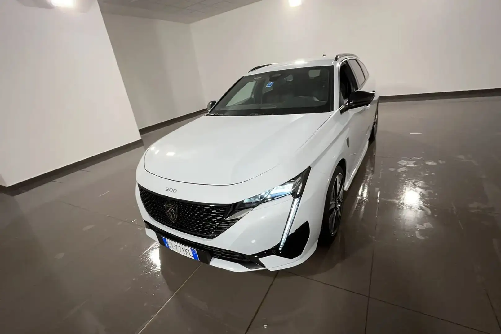 Peugeot 308 308 SW 1.2 hybrid GT 145cv e-dcs 6 Blanc - 1