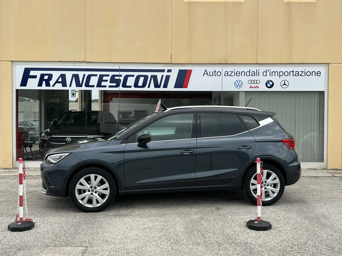 SEAT Arona 1.0 tgi Xperience 90cv Gris - 1