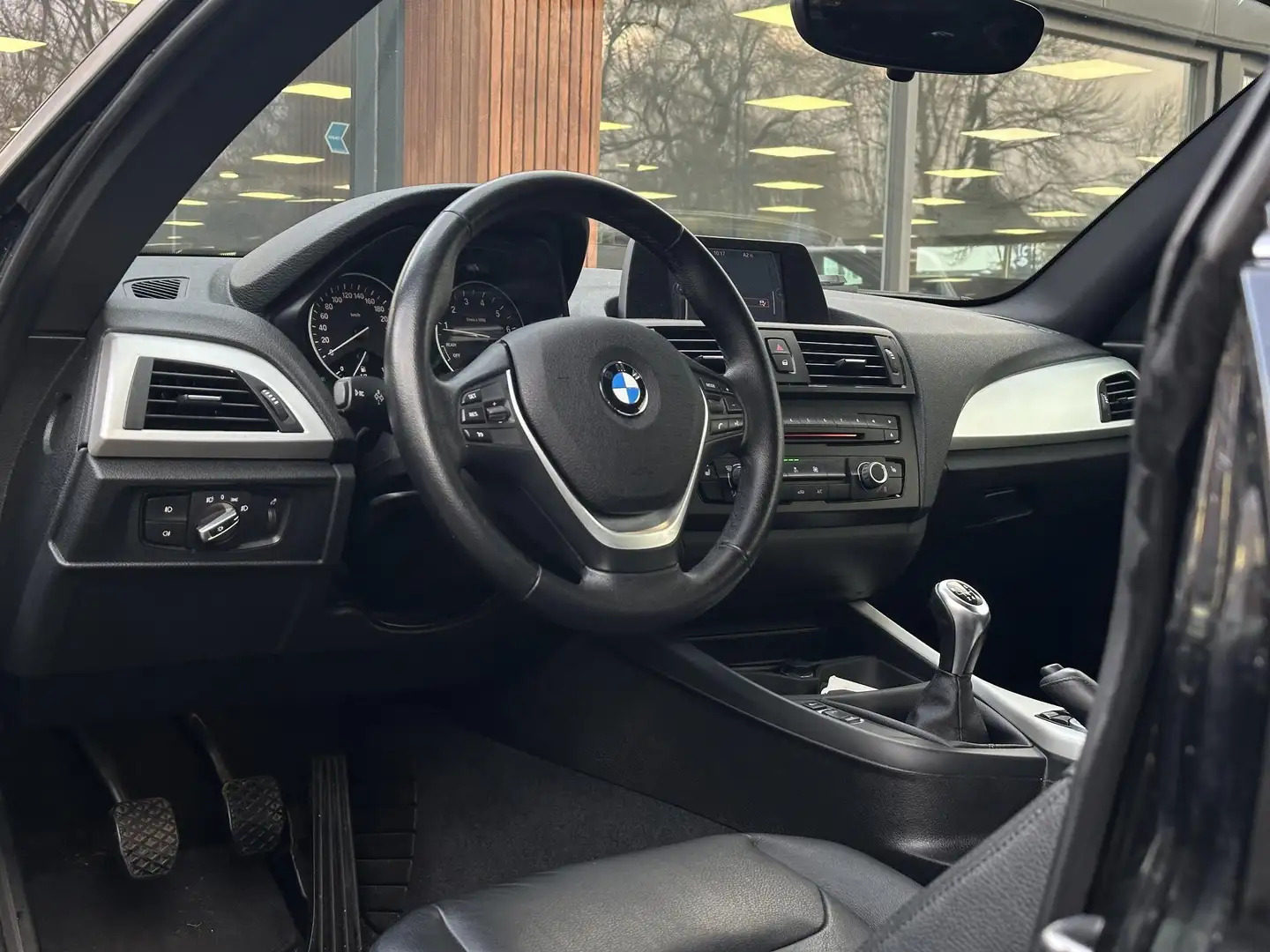 BMW 114 1-serie 114i Business+ Leder Navi Parkeersensoren Noir - 2