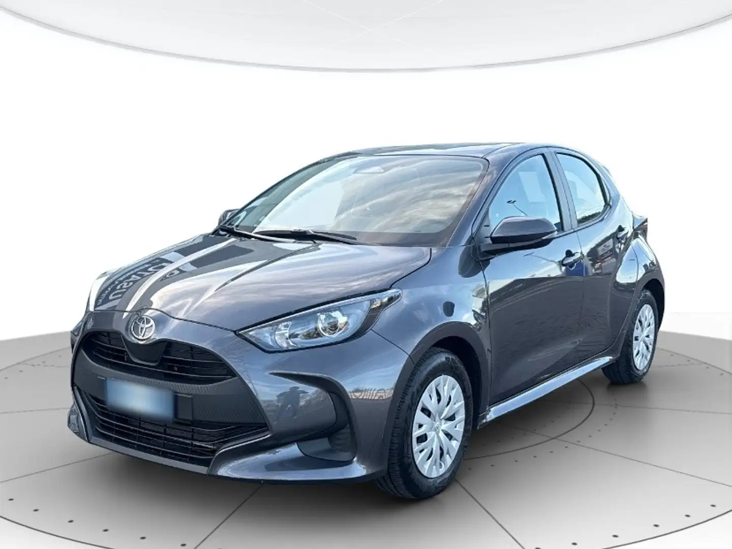 Toyota Yaris 1.5h Active Grijs - 1