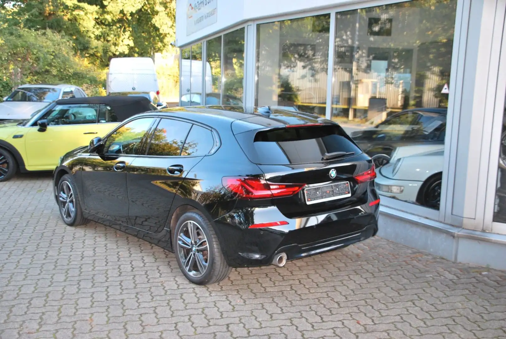 BMW 118 Baureihe 1 Lim. 118 i Sport Line Schwarz - 2