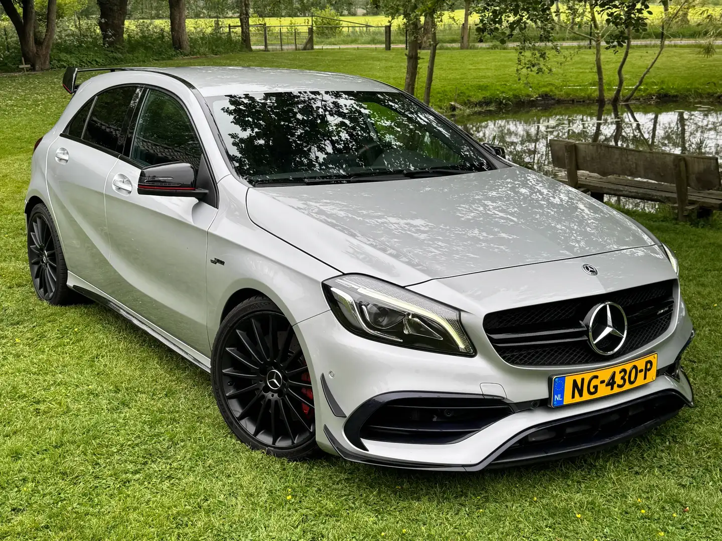 Mercedes-Benz A 45 AMG 4MATIC / Facelift 381pk / Schaalstoelen Grijs - 2