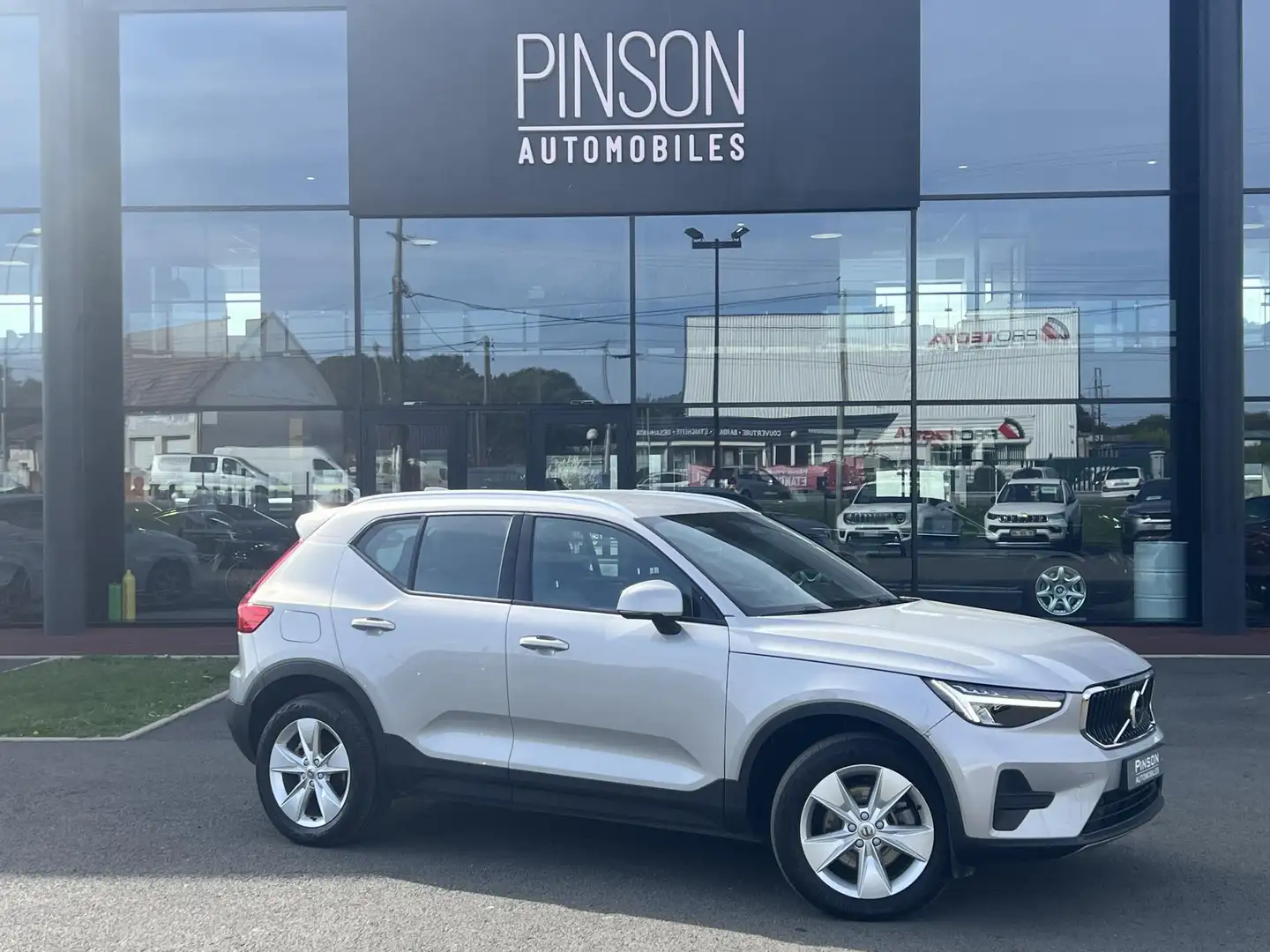 Volvo XC40 2.0 MHEV  B3 163 CH PLUS CAM JA18 Argent - 1