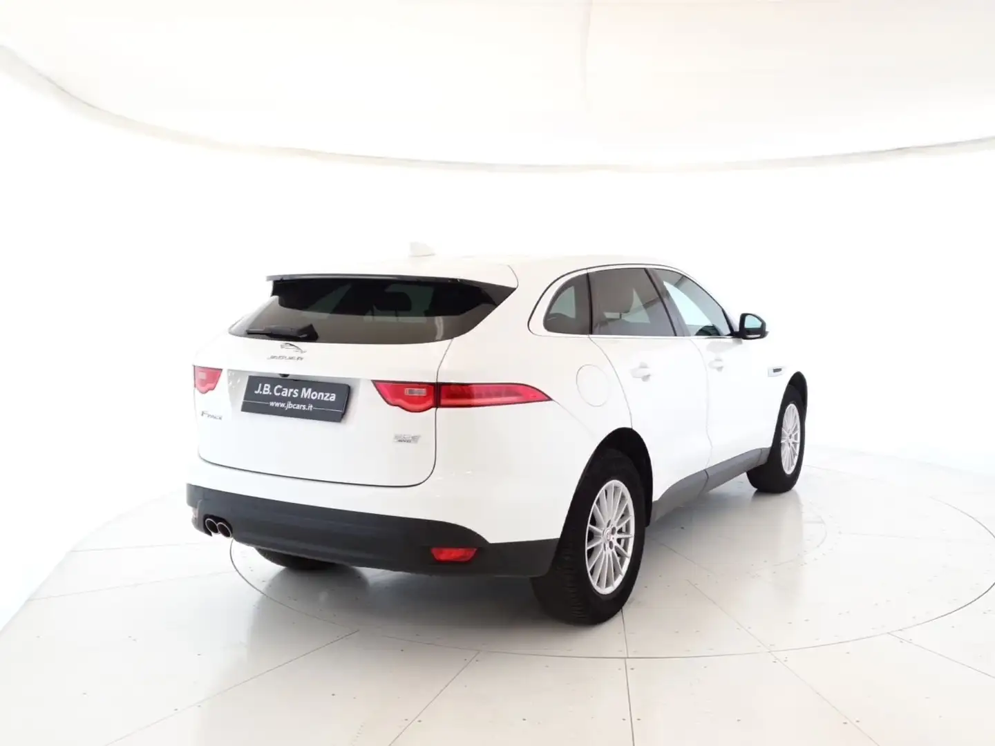 Jaguar F-Pace 2.0d 180 CV AWD aut. Prestige Bianco - 2