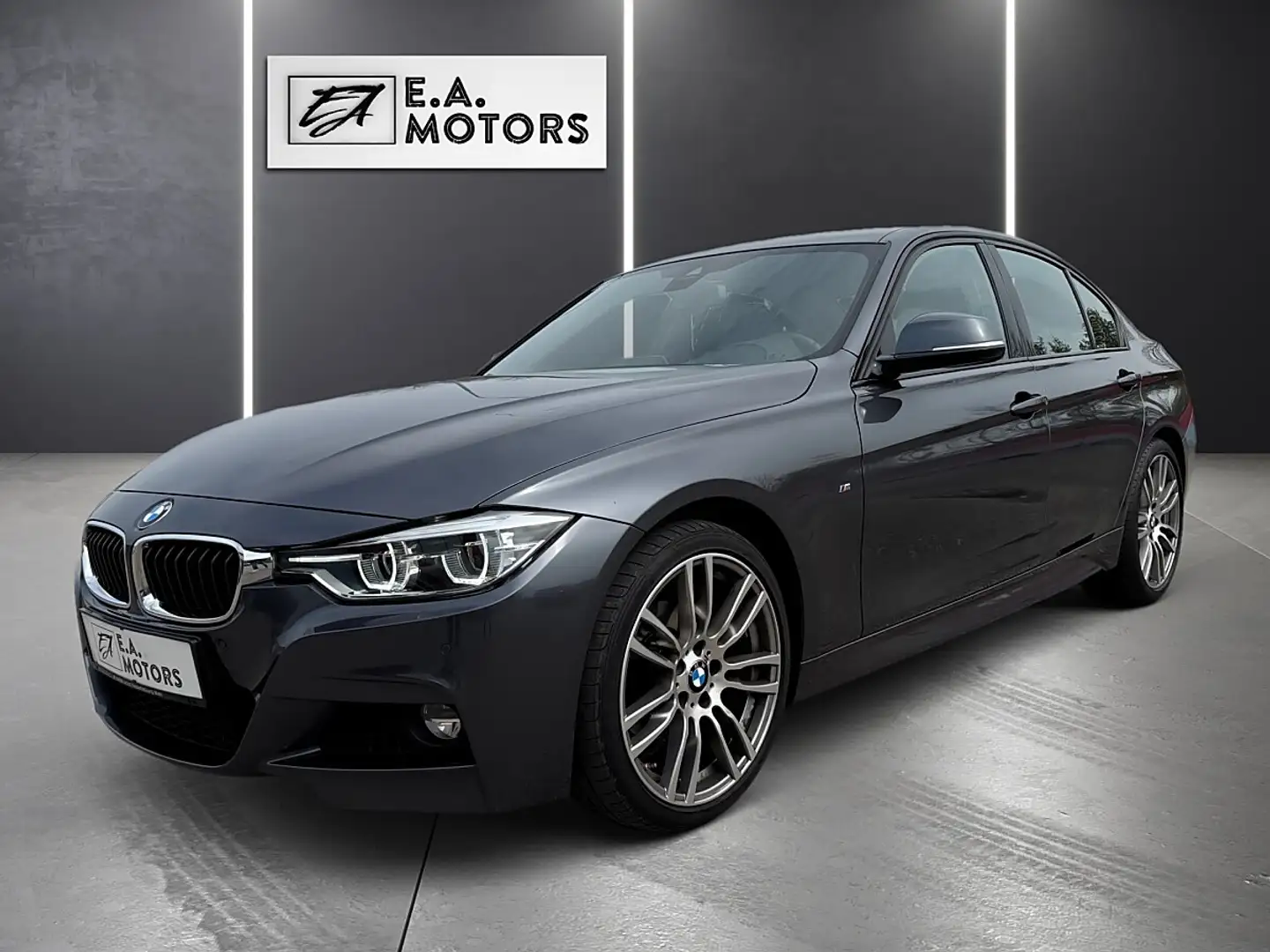 BMW 318 d M Sport Aut. Grau - 1