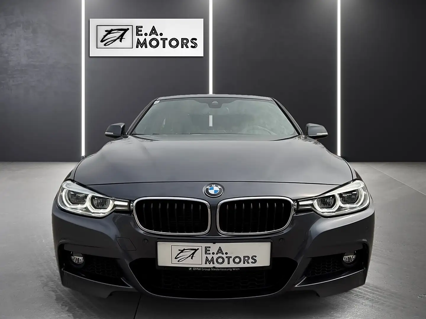 BMW 318 d M Sport Aut. Grau - 2