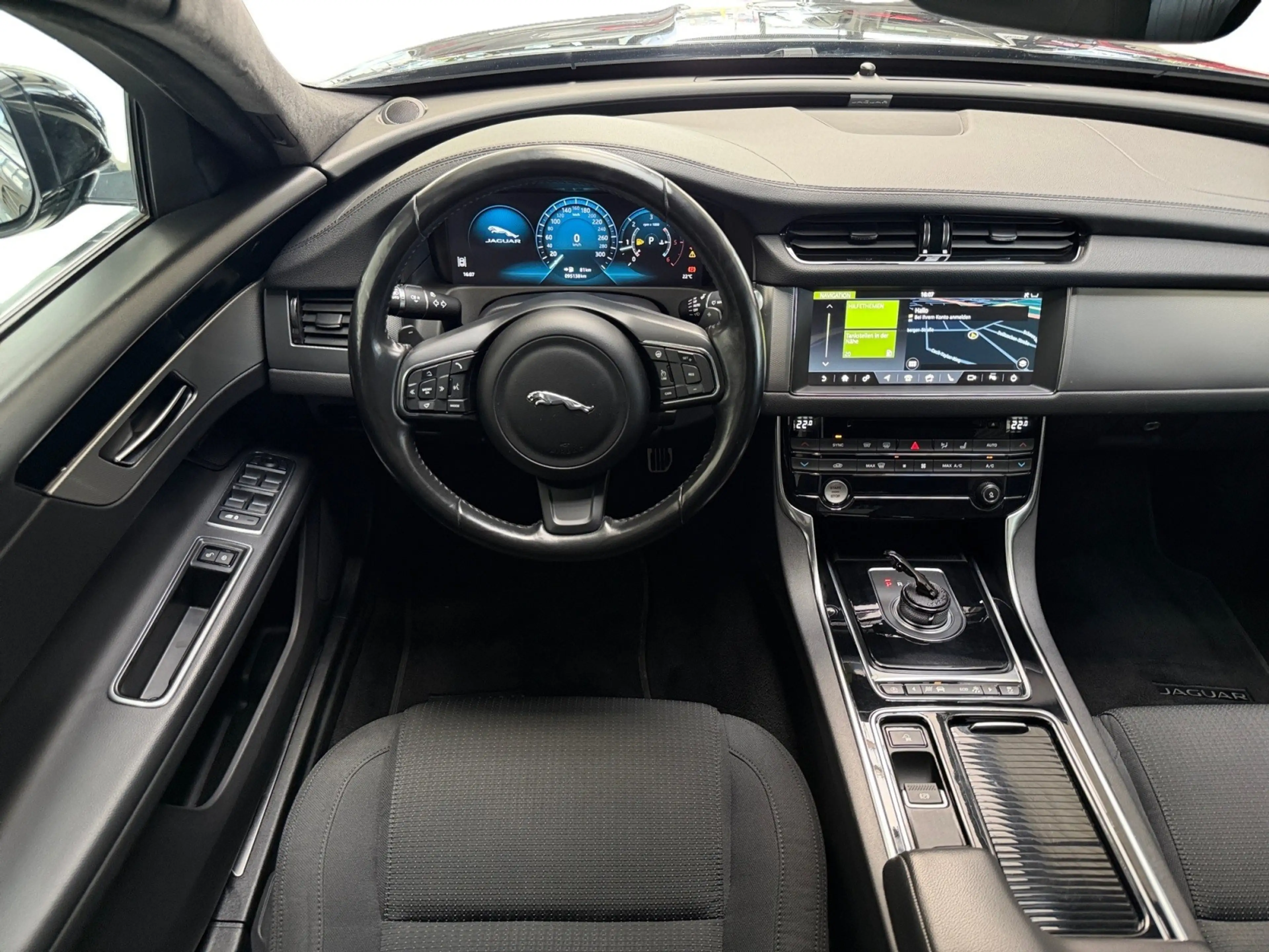 Jaguar XF PURE AUTOMATIK+NAVI+PANO+MERIDIAN+360+ALU+TÜV — photo 5