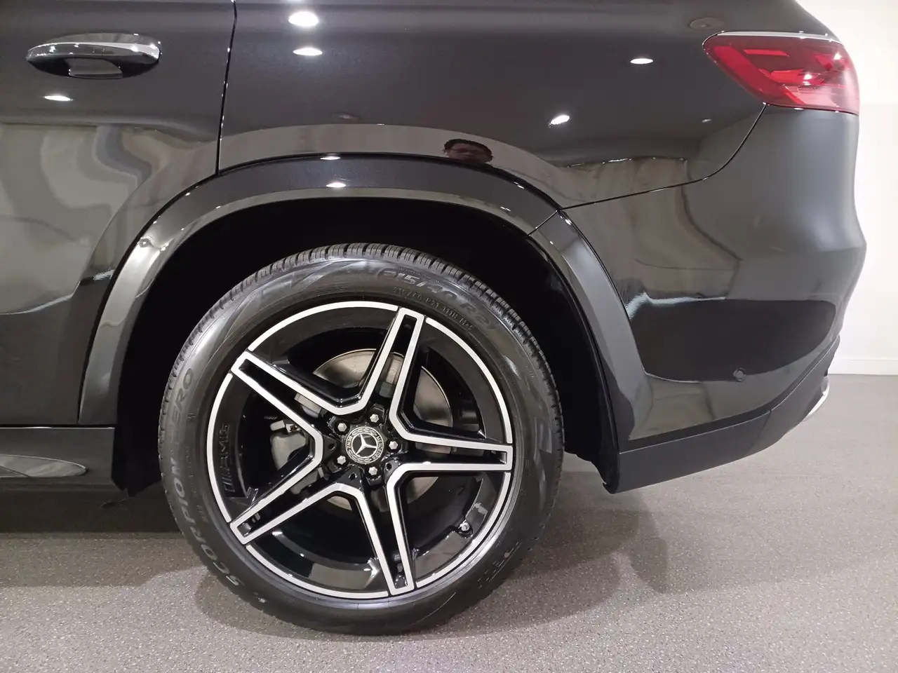 Mercedes-Benz GLS снимка Mercedes-Benz GLS