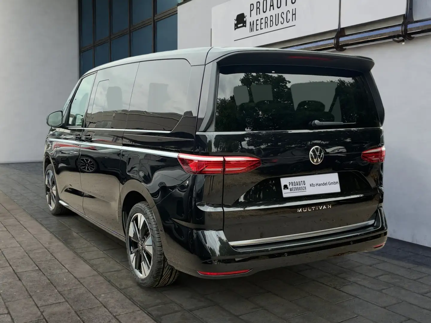 Volkswagen T7 Multivan Style lang AHK/ACC/EASYOPEN/MATRIXLED Schwarz - 2