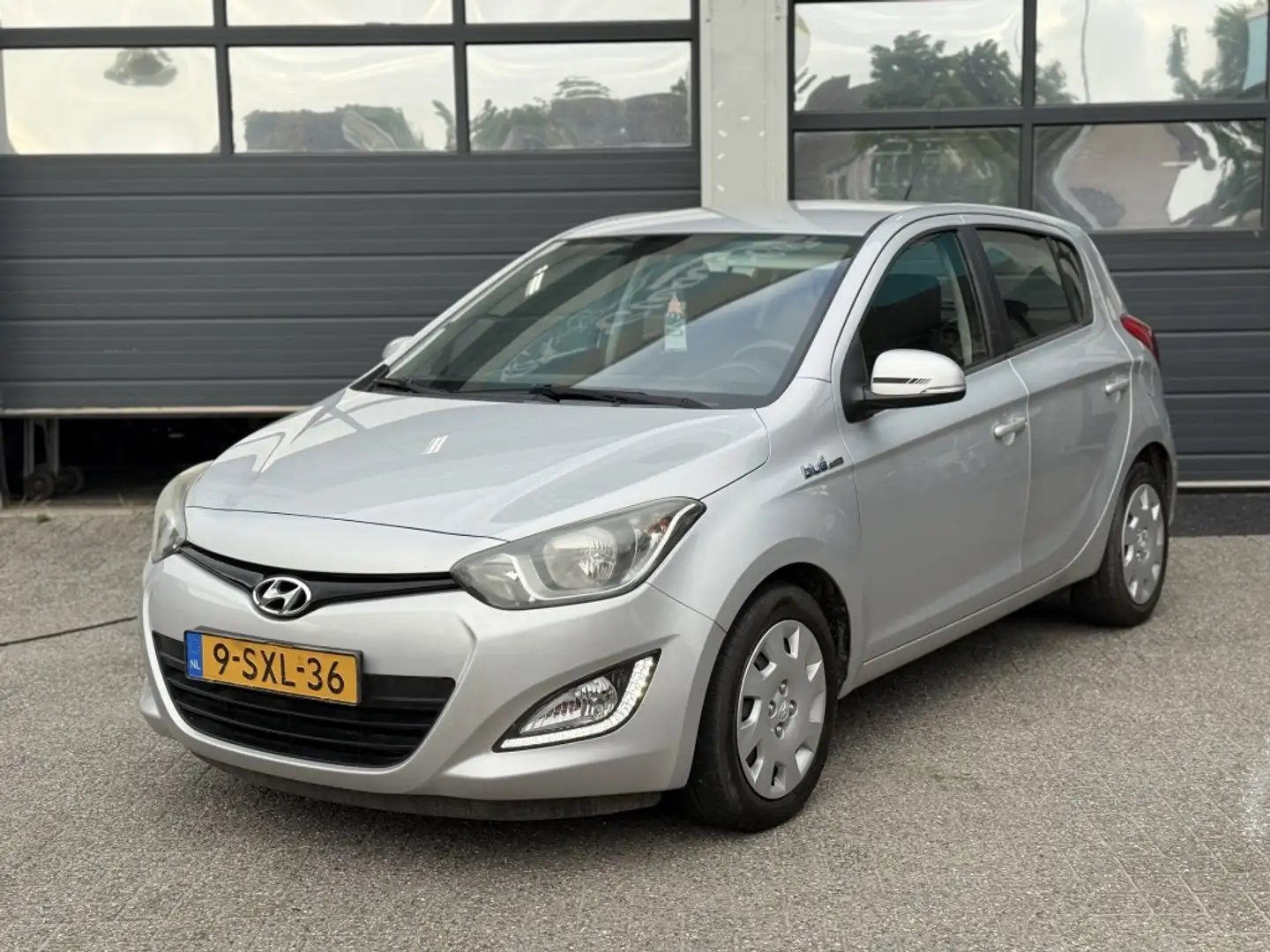 Hyundai i20 1.2i i-Motion Grijs - 2