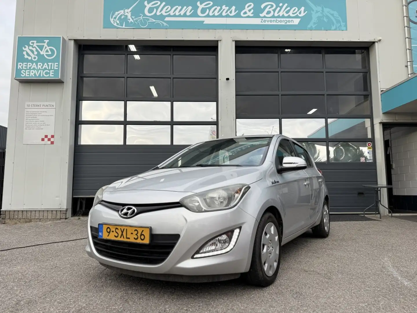 Hyundai i20 1.2i i-Motion Grijs - 1