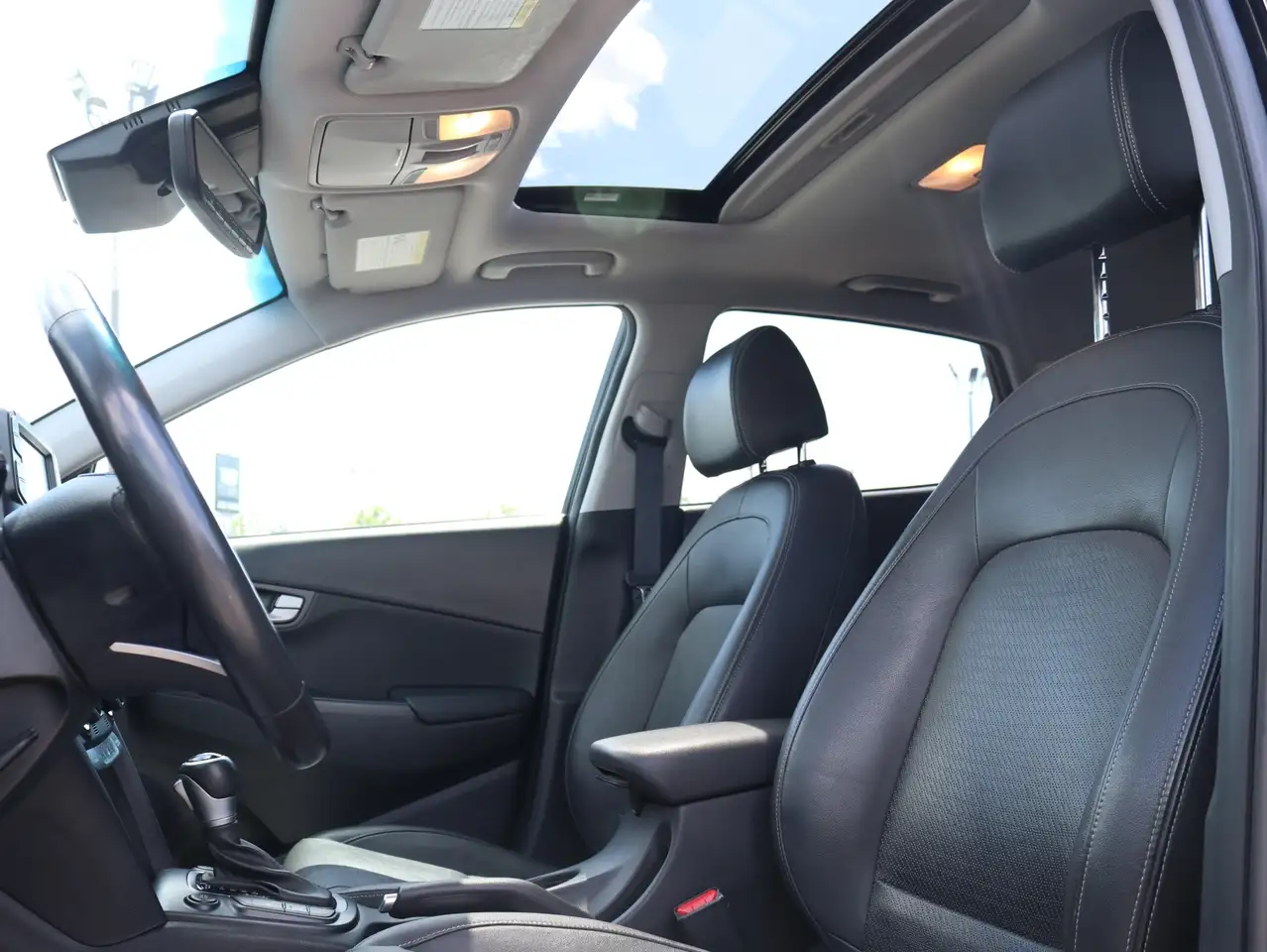Hyundai KONA снимка Hyundai KONA