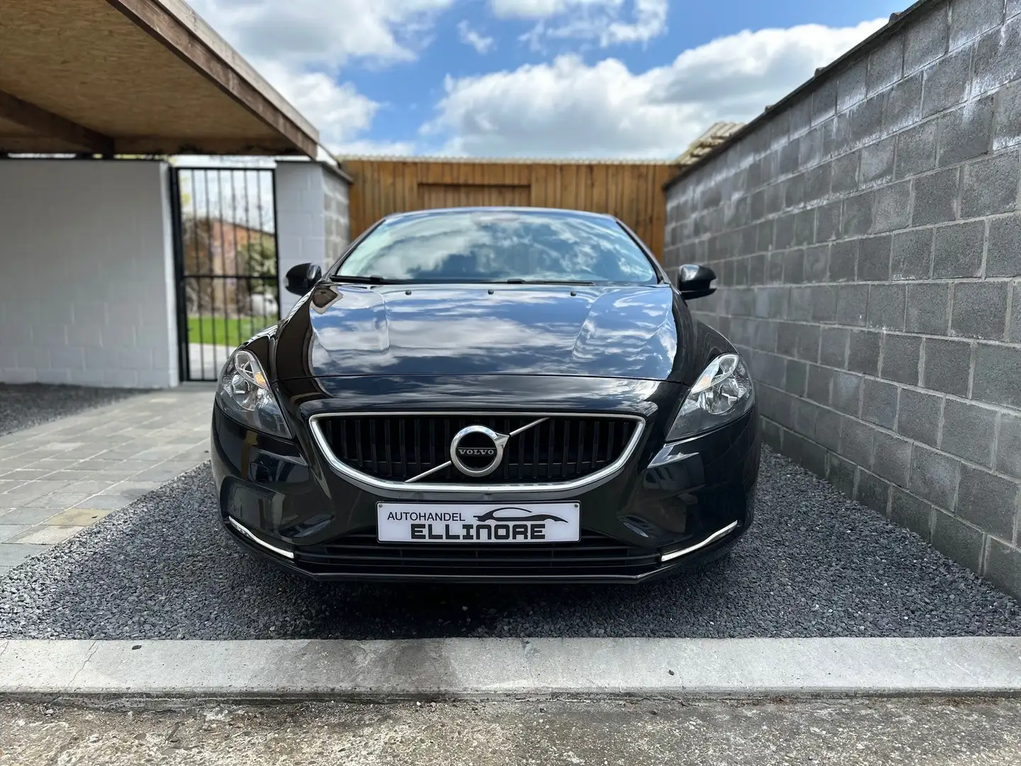 Volvo V40 2.0 D2 Eco Kinetic Led Navi BT Pdc Euro6b Schwarz - 2