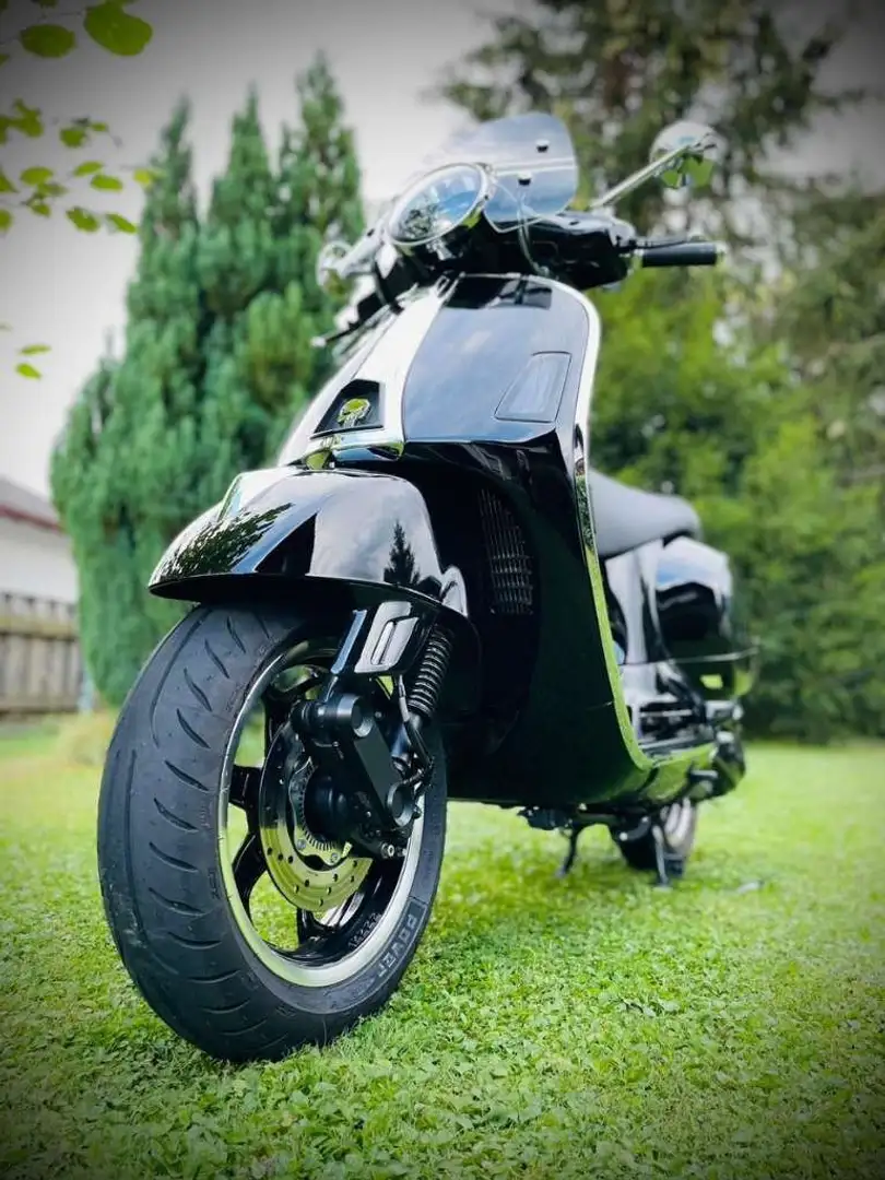 Vespa GTS 300 Roller Zwart - 1