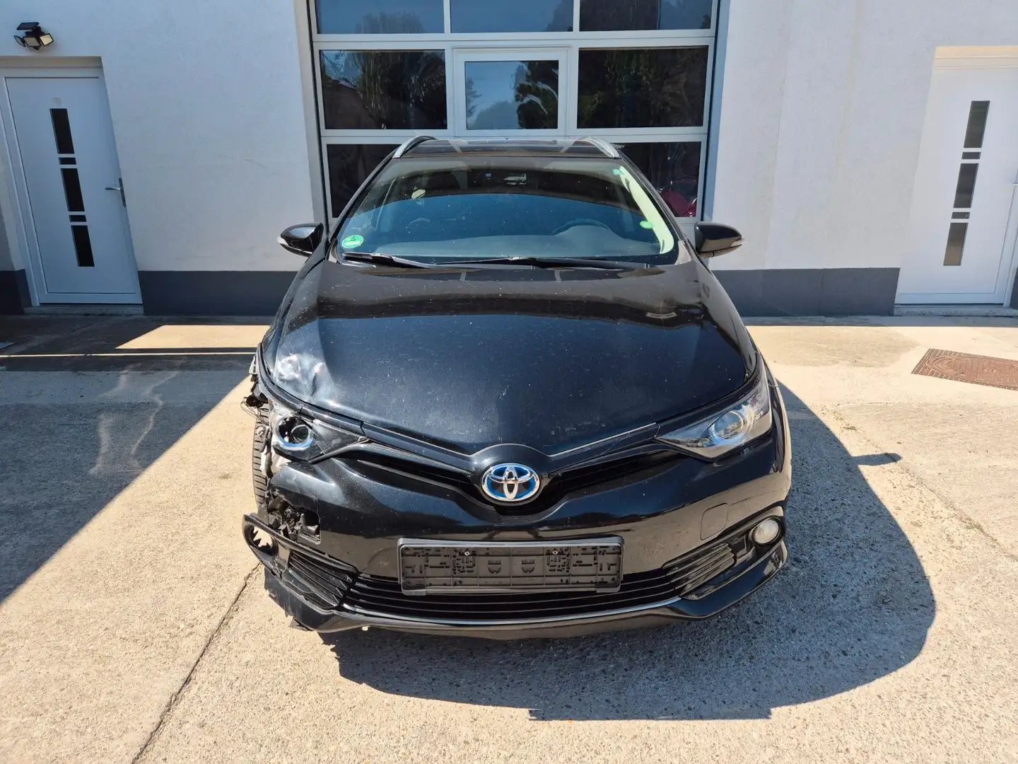 Toyota Auris TS 1,8 VVT-i Hybrid  NETTO 6.320e Schwarz - 1