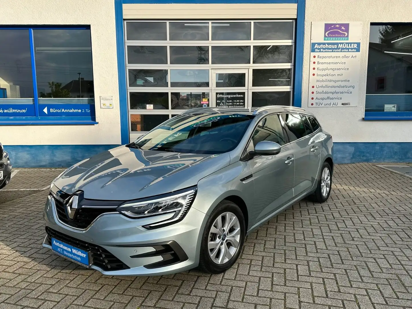 Renault Megane E-TECH Plug-In 160 Zen Grandtour Blue - 1